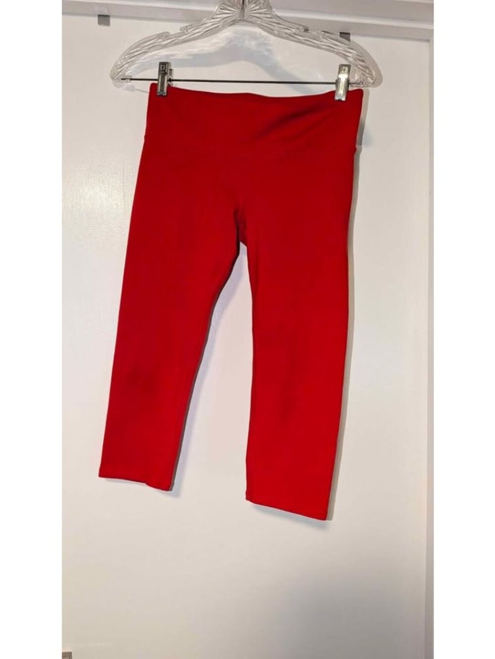 Alo Yoga Red Capri Leggings womens sz S NWOT